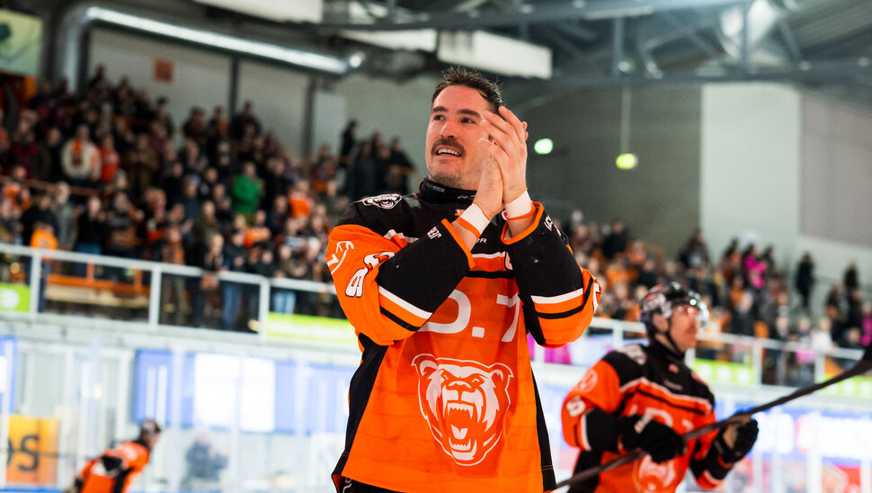 News: Captain Machacek bleibt ein Grizzly