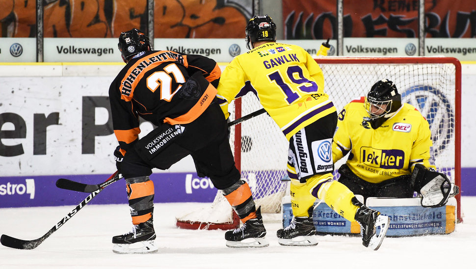 Christoph Höhenleitner scheitert in dieser Szene an Krefelds Goalie Patrick Klein. Bild: CP24.