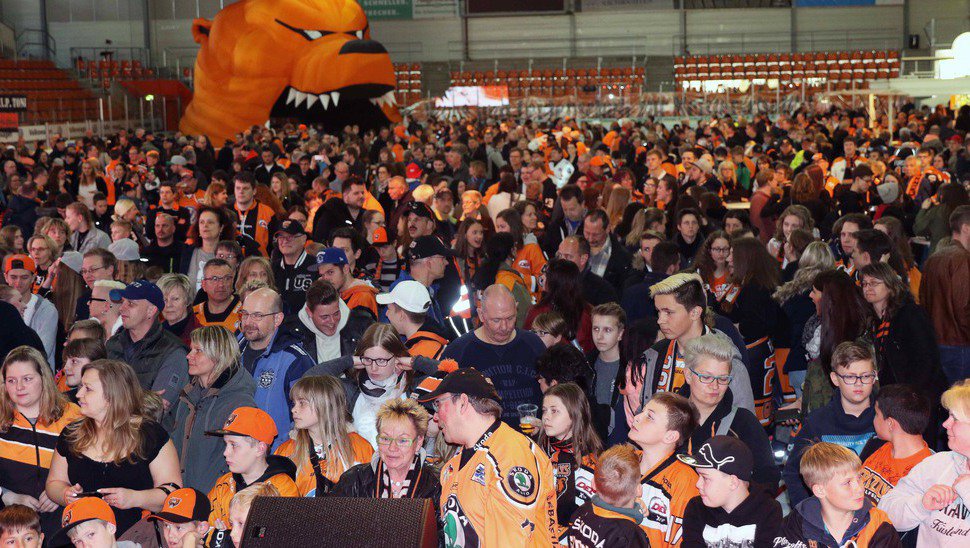 Die Grizzlys Wolfsburg feierten einen gelungenen Abschluss der Saison 2016-2017.