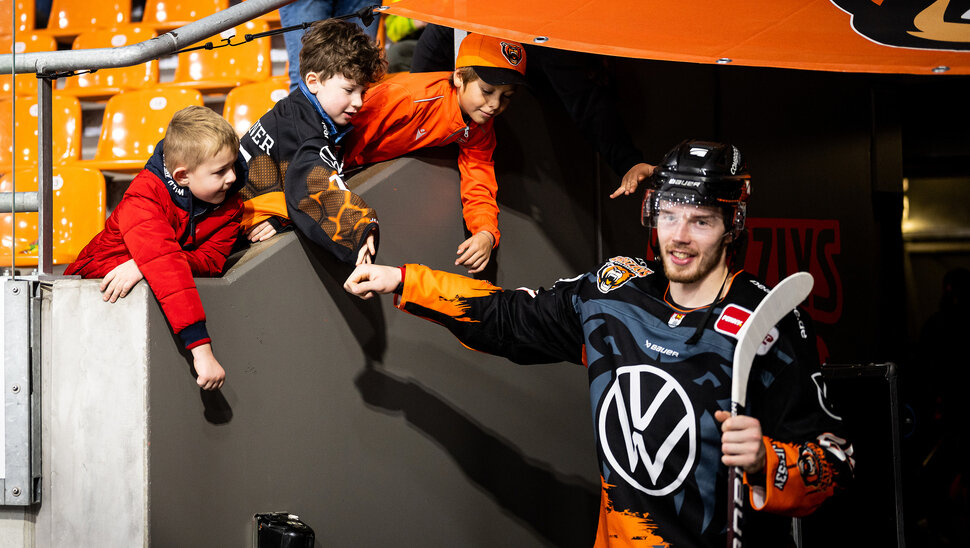 News: Grizzlys verlängern vorzeitig mit Shooting-Star Luis Schinko