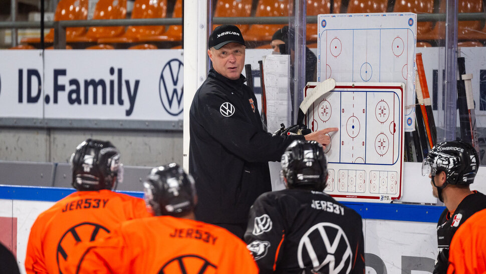 News-Slider: Re-Start mit Heimspiel gegen Schwenningen