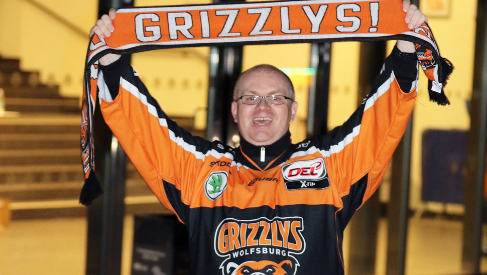 Volle Leidenschaft: Siegmund Nebel ist in dieser Saison als offizieller Fan-Botschafter der Grizzlys im Einsatz.