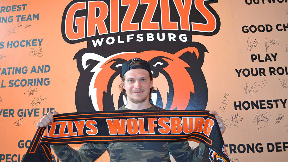 Orange scheint ihm gut zu stehen: Grizzlys-Neuzugang Alexander Weiß.