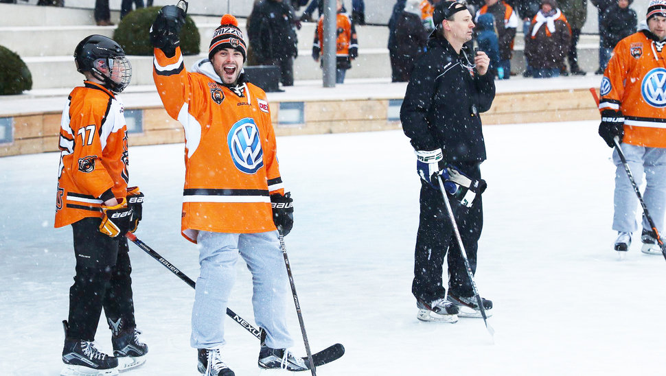 Brent Aubin sorgte für gute Unterhaltung beim Showtraining und zeigte sein Können an der Hartgummischeibe.