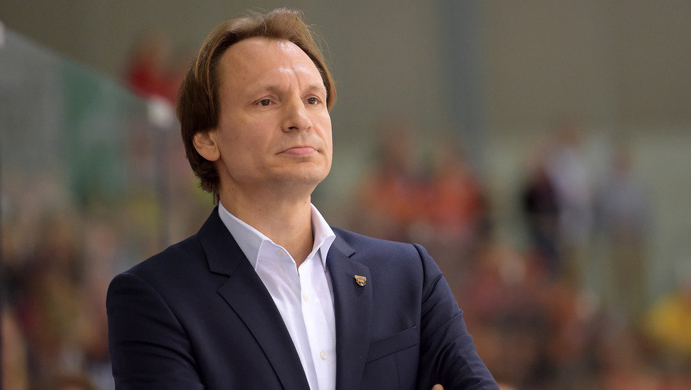 Den Blick nach vorne gerichtet: Cheftrainer Pavel Gross schaut optimistisch auf das erste Spiel der Champions Hockey League am 19. August.