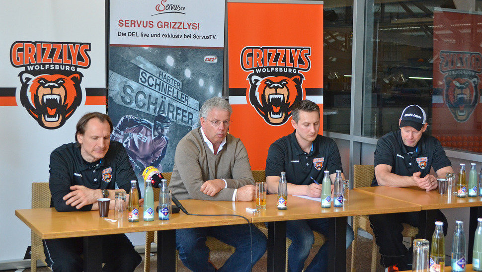 Gefragte Runde: Die Grizzlys standen beim Medientag allen Journalisten zur Verfügung.