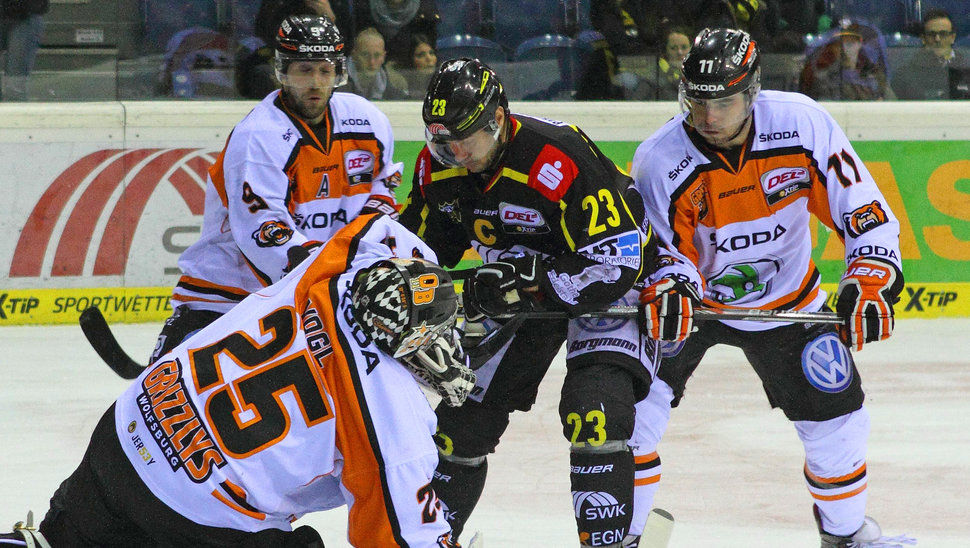 Die Grizzlys um Goalie Sebastian Vogl mussten sich bei dem Krefeld Pinguinen deutlich geschlagen geben. Bild: SAMLA.DE.
