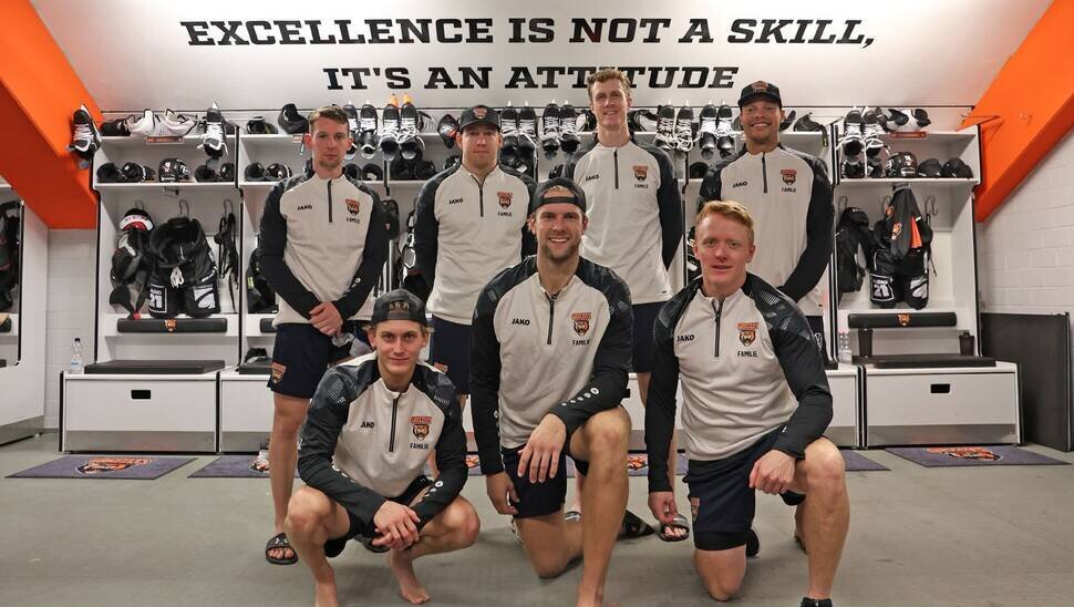 News-Slider: Traditioneller Open Locker Room bei den Grizzlys