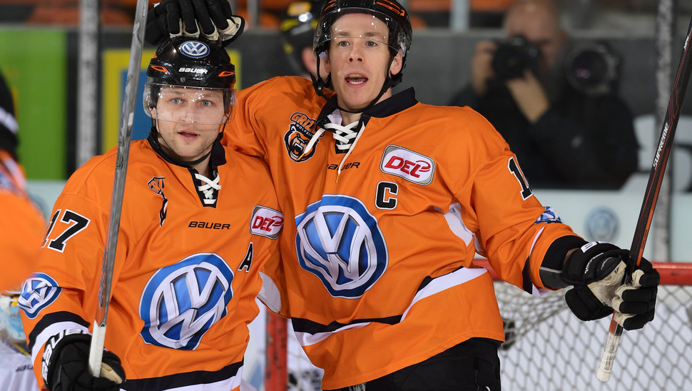 Sebastian Furchner, Tyler Haskins (im Bild) und Björn Krupp präsentieren die Grizzlys im Werk Wolfsburg. Bild: City-Press.