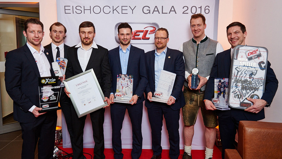 Fabio Pfohl wurde zum Aufsteiger des Jahres ernannt und bei der Eishockey-Gala geehrt.