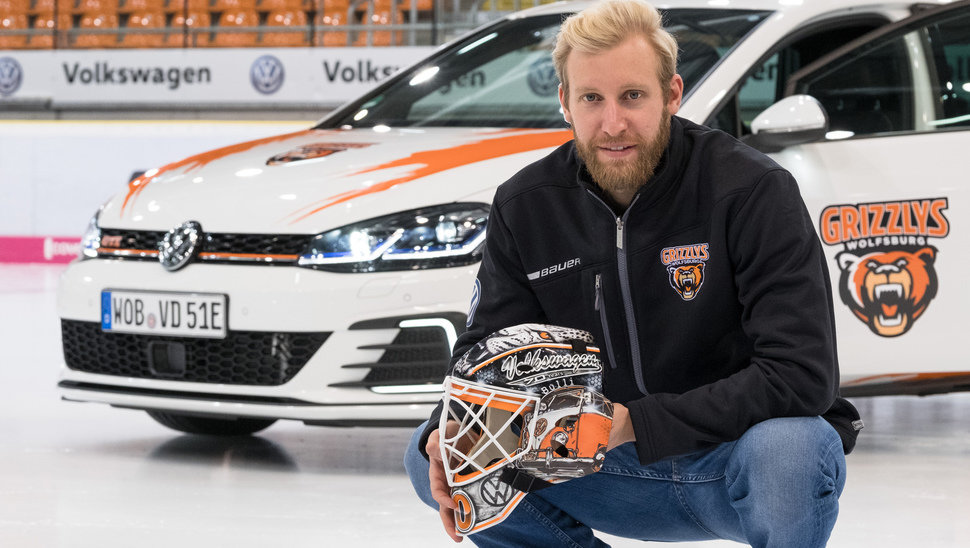 Grizzlys-Goalie Felix Brückmann ist stolz, Wolfsburger zu sein. Bild: Volkswagen.