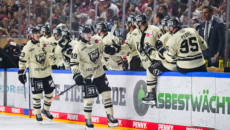News-Slider: Grizzlys gewinnen Torfestival bei den Haien!