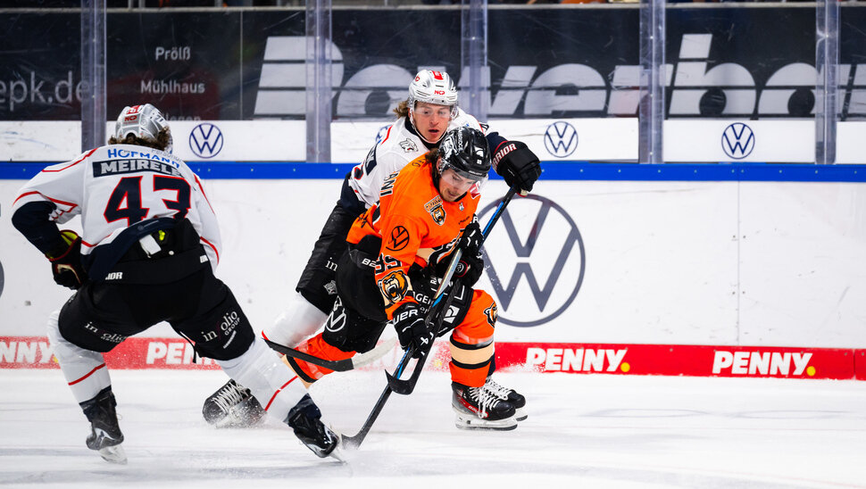 News-Slider: Crunchtime in der Eis Arena