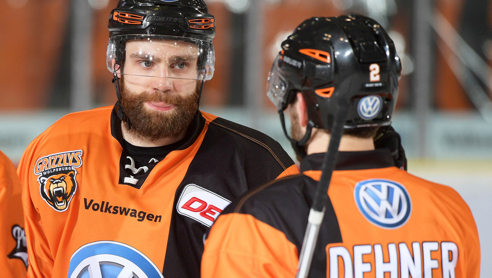 Gerrit Fauser und Jeremy Dehner treffen am Sonntag in Bremerhaven auf die Fischtown Pinguins.