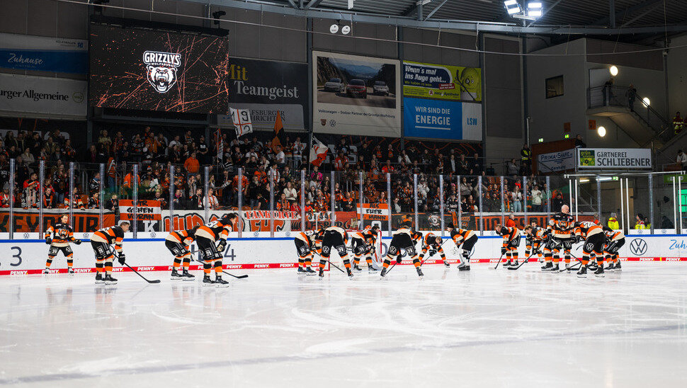 News-Slider: Mit 400 Fans im Rücken gegen die Adler