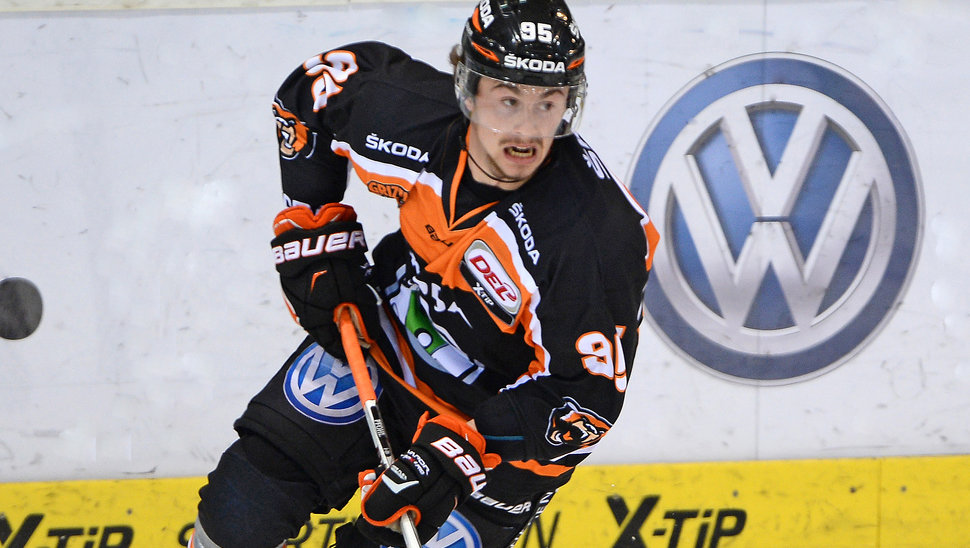 Das hier abgebildete Trikot von Fabio Pfohl (game-worn) wird in Crimmitschau für einen guten Zweck verlost.