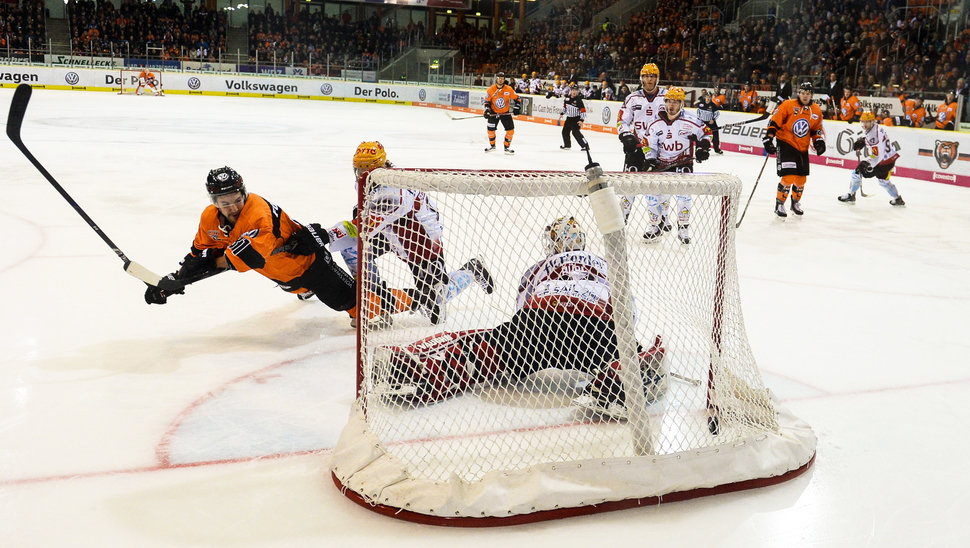 Kris Foucault sorgte in dieser Szene für das Tor zum 2:1. Bild: CP24.