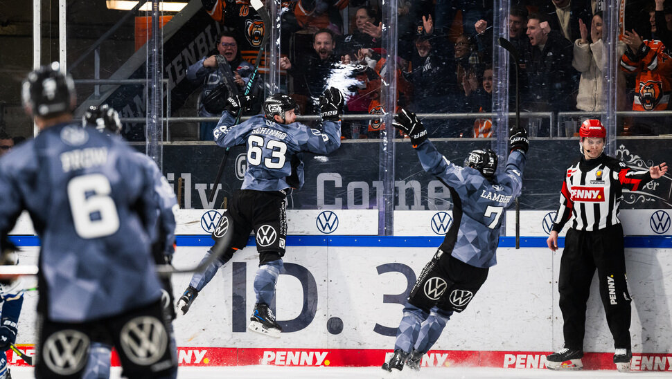 News-Slider: Grizzlys feiern Arbeitssieg in Spiel 1