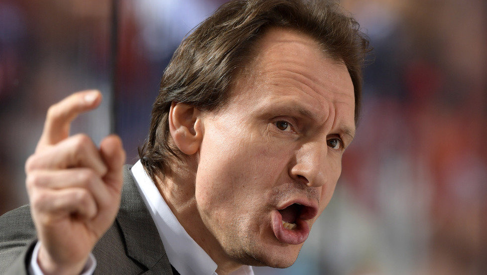 Cheftrainer Pavel Gross und sein Team wollen am Freitag in München punkten.