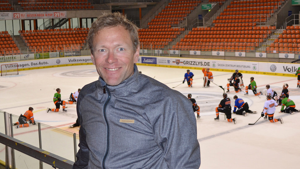 Jan-Axel Alavaara schaute sich das Training der Grizzlys genau an. Aktuell arbeitet er als Scout für die Buffalo Sabres.