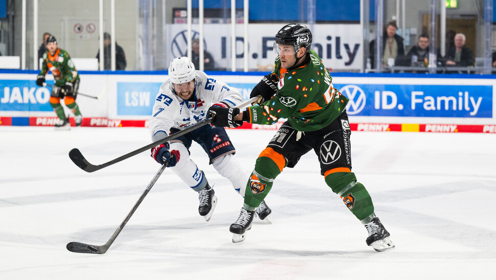 News-Slider: Schwarz-Orange fordert die Adler