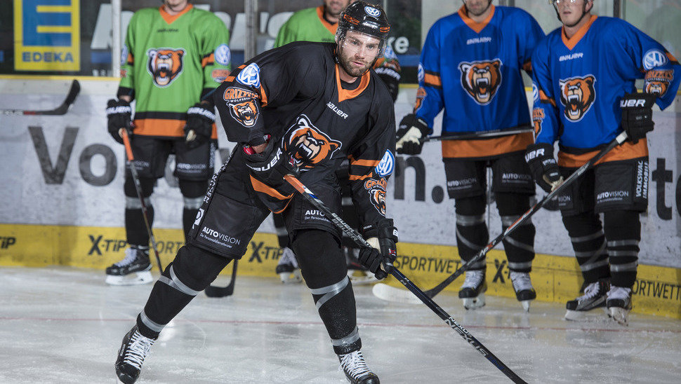 Gerrit Fauser in Aktion. Die Grizzlys bereiten sich auf das erste Spiel der Champions Hockey League vor | Bild: City-Press.