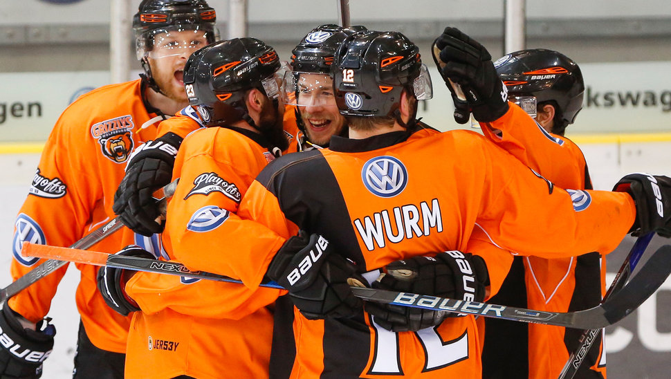 Jubeltrubel: So wollen die Grizzlys-Fans ihre Mannschaft am Dienstagabend sehen. Spielbeginn ist bereits um 19.00 Uhr. 