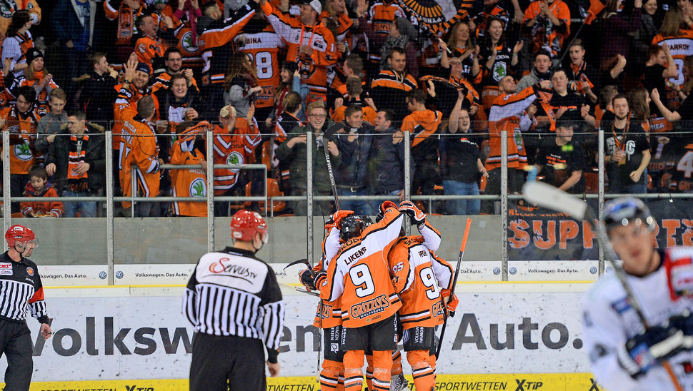 Riesenjubel: Die Grizzlys konnten sich im Derby mit 3:2 gegen die Eisbären Berlin durchsetzen.