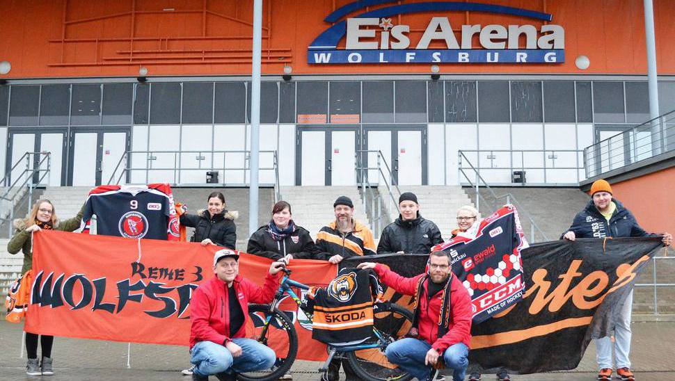 Voller Tatendrang: Tobias Burhenne und Marian Ciambella (vorne, von links) gemeinsam mit ihrem Team.