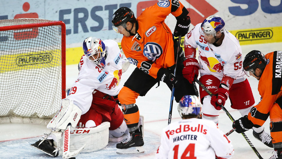 Alexander Karachun schließt in dieser Szene ab. Dem Youngster gelang der Treffer zum 3:1. Bild: GEPA.