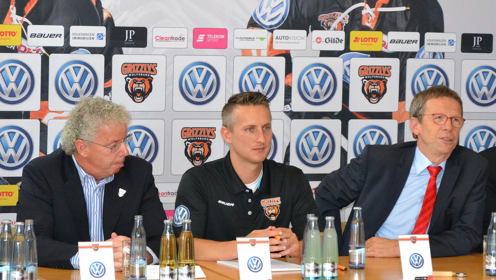 Charly Fliegauf, Christopher Gerlach und Klaus Mohrs im Gespräch mit den Medienvertretern. Bild: Imler.